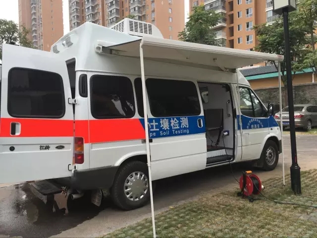 车轮上的土壤检测实验室