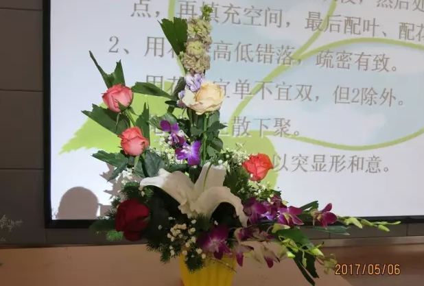 “漫步芬芳，感受插花艺术”记公园大课堂活动