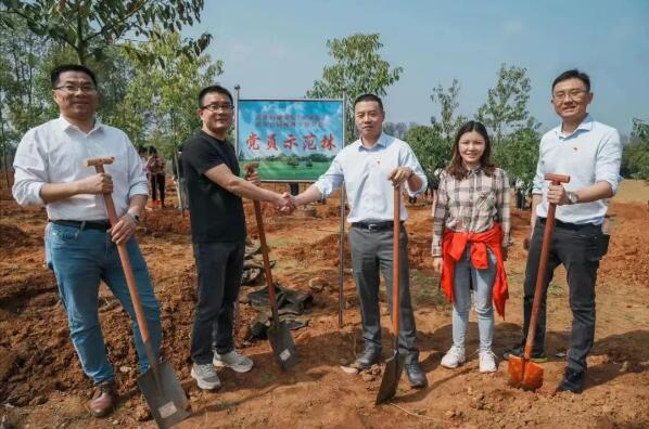 深入学习贯彻党的二十大精神，积极践行绿色生态理念，以党旗‘红’引领生态绿党建联合‘主题党日+’活动